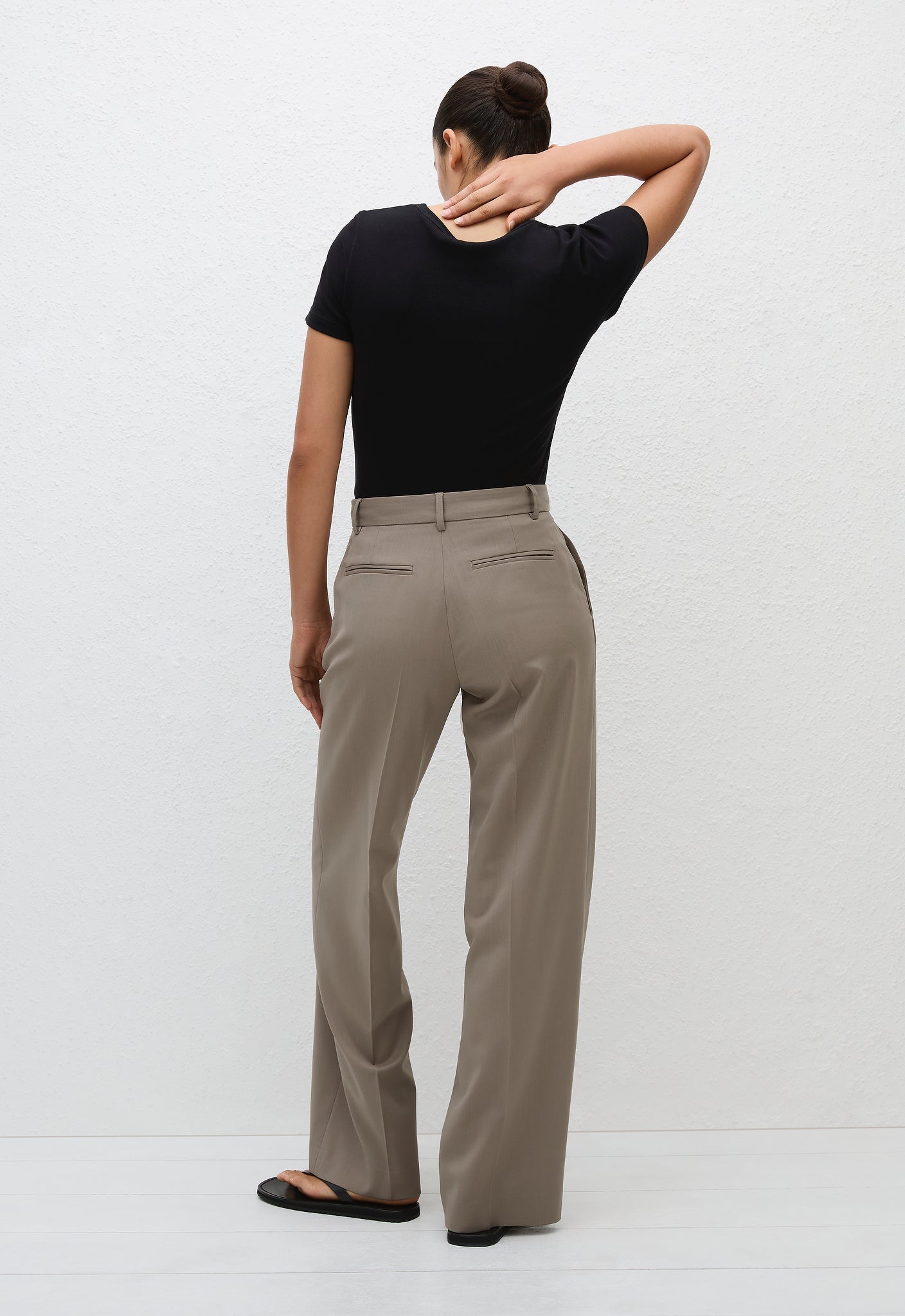 Relaxed Tailored Trouser - Taupe - Matteau