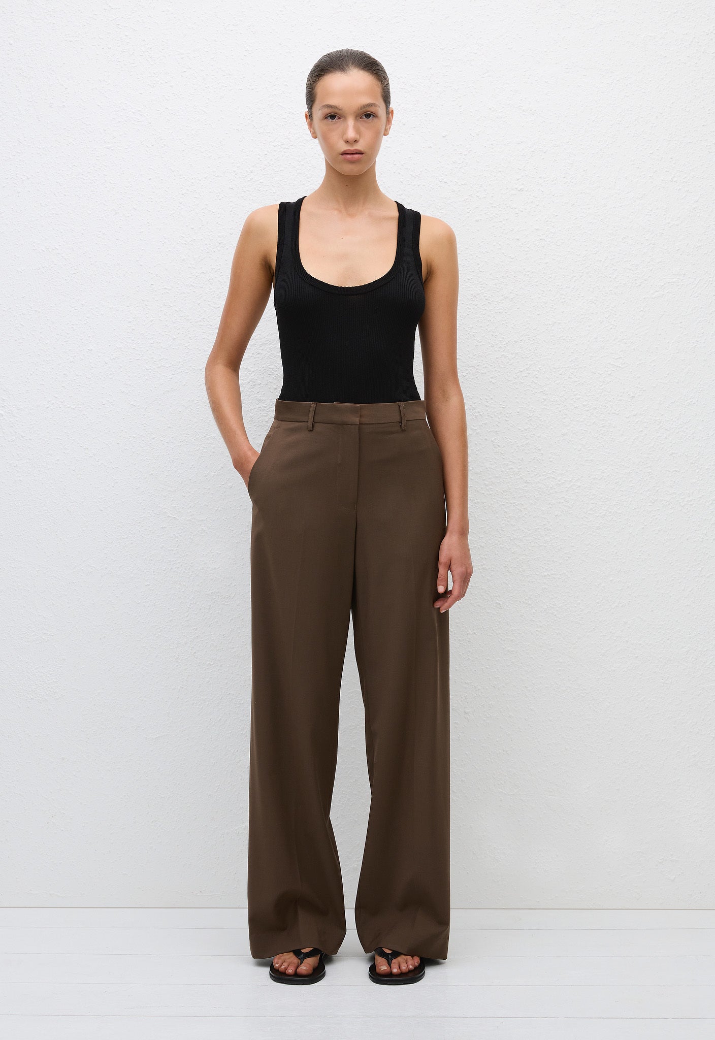 Relaxed Tailored Trouser - Coffee - Matteau