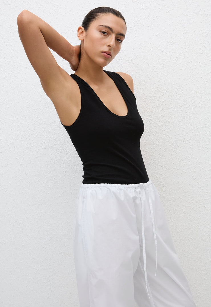 Deep U Tank - Black - Matteau