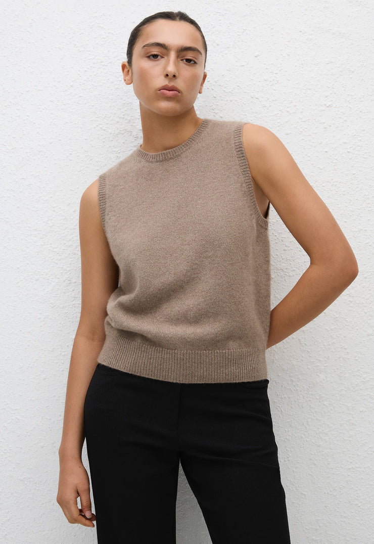 Cashmere Crew Vest - Wheat - Matteau