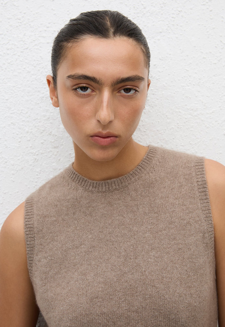 Cashmere Crew Vest - Wheat - Matteau