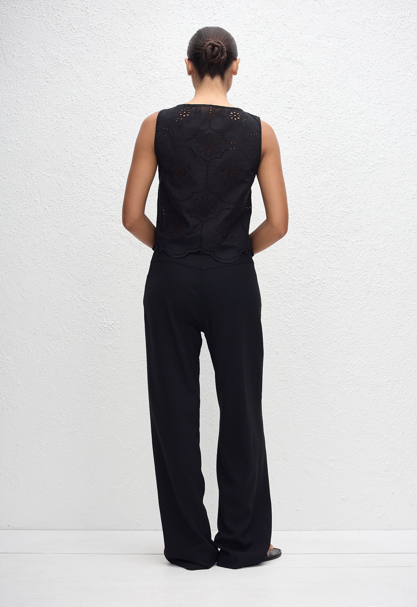 Broderie Tie Blouse - Black - Matteau