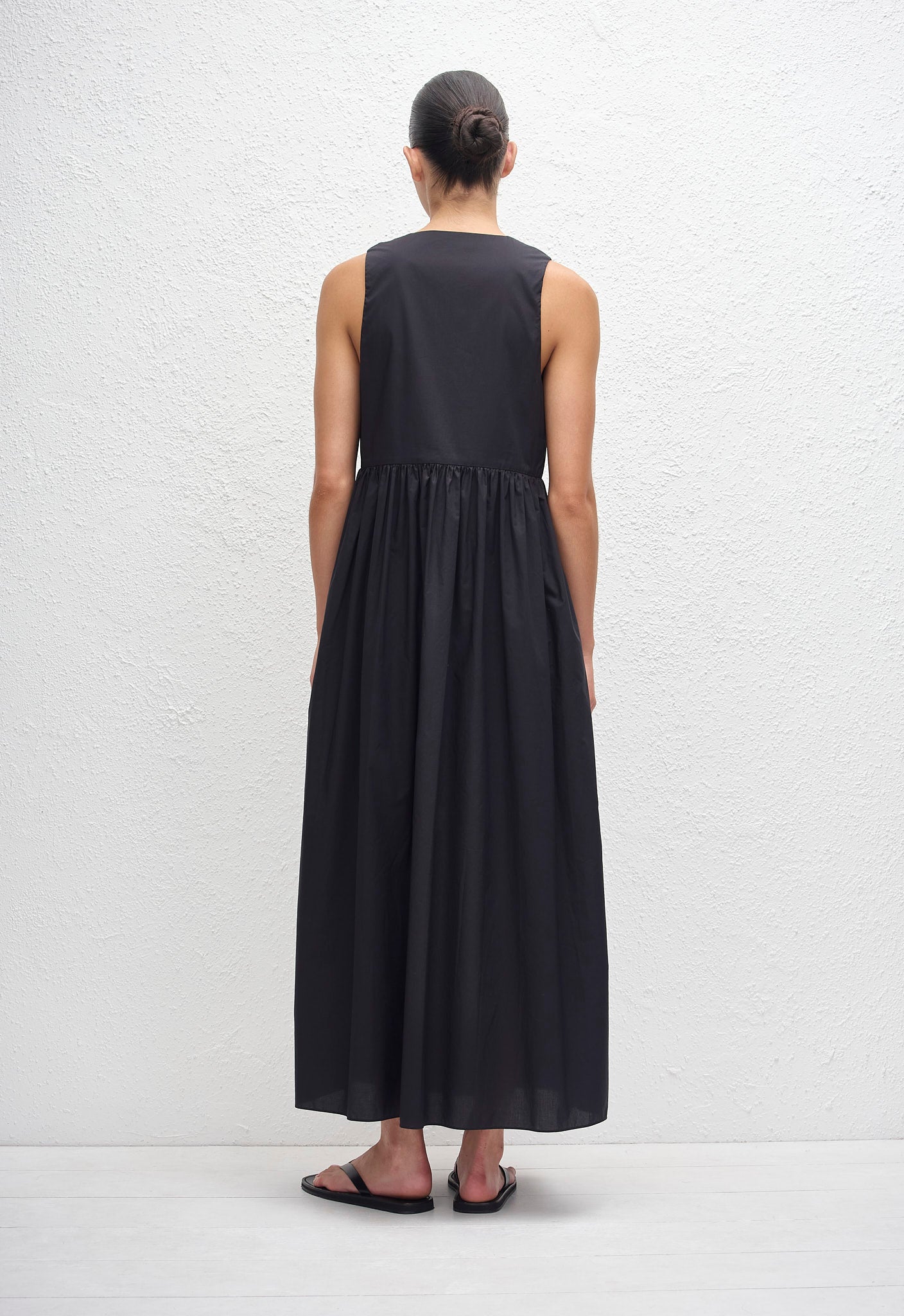 Deep U Sundress - Black - Matteau