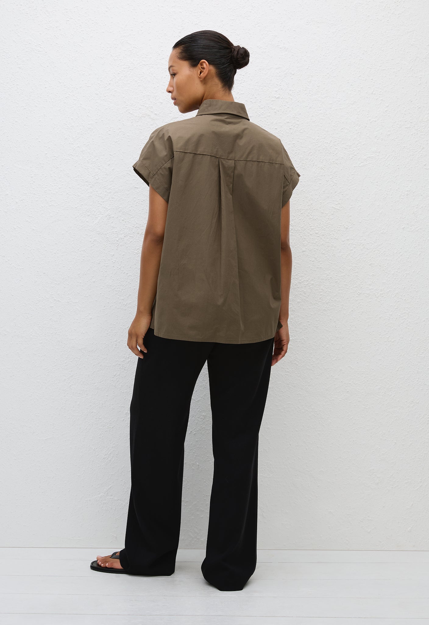 Relaxed Sleeveless Shirt - Olive - Matteau